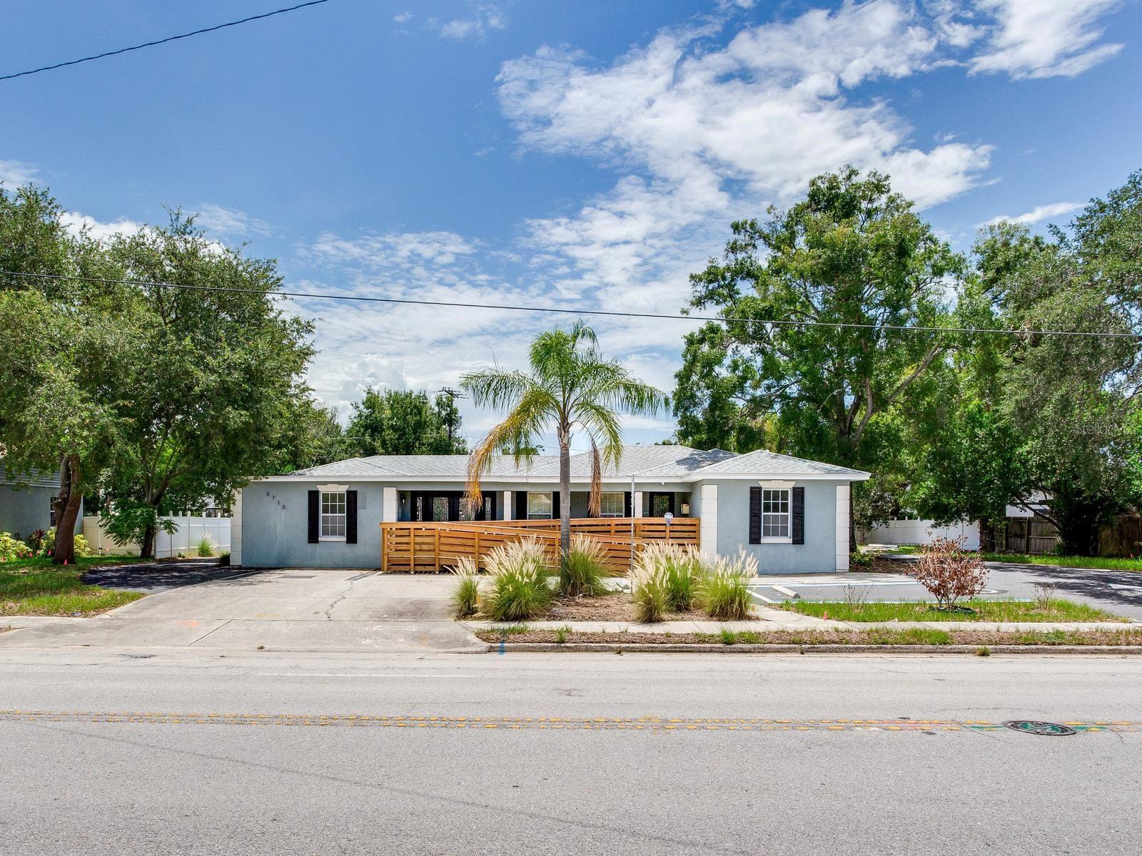 3710 W AZEELE ST — photo 2