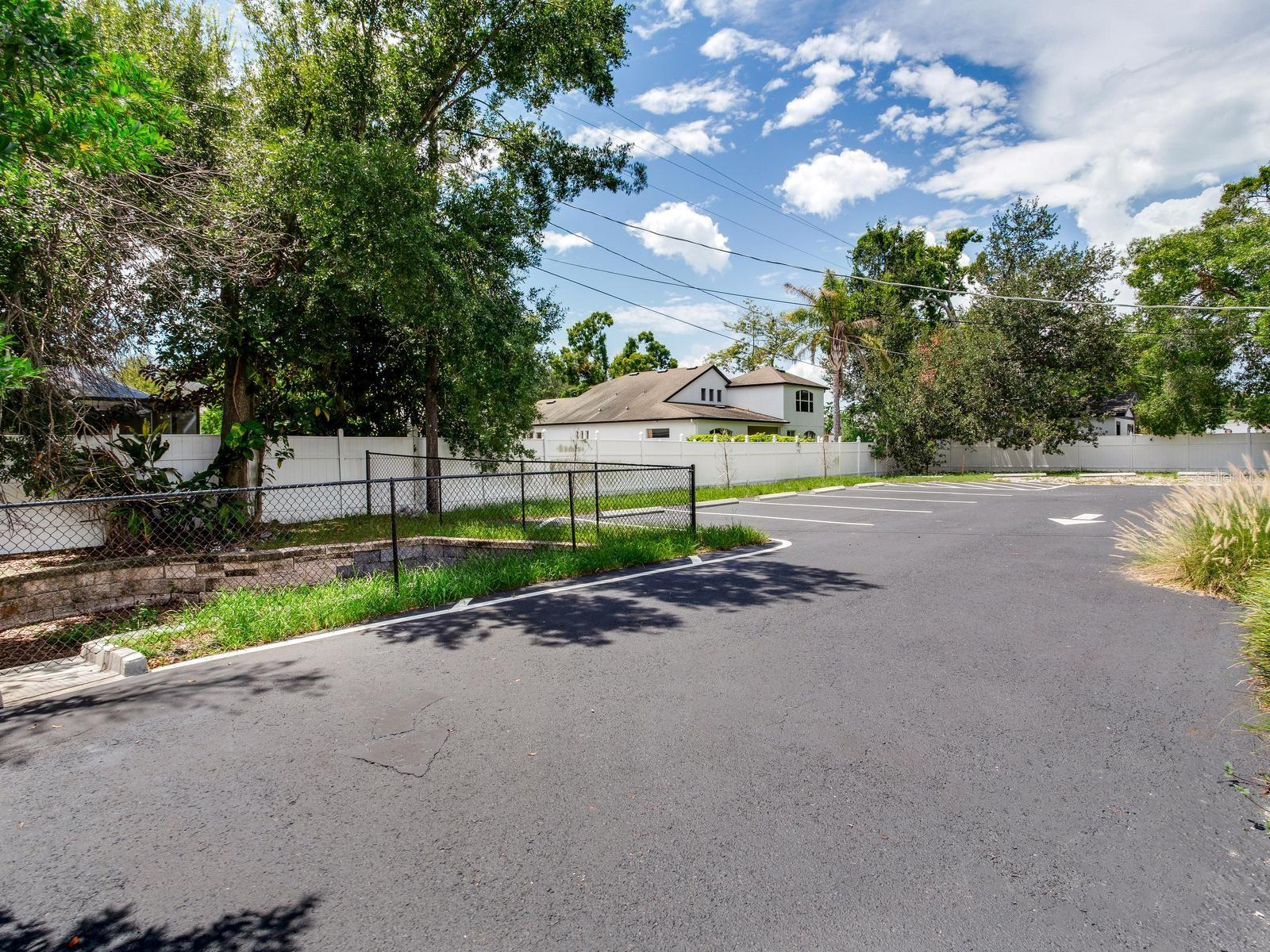 3710 W AZEELE ST — photo 31