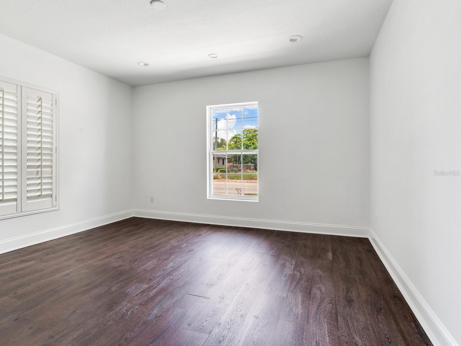 3710 W AZEELE ST — photo 22