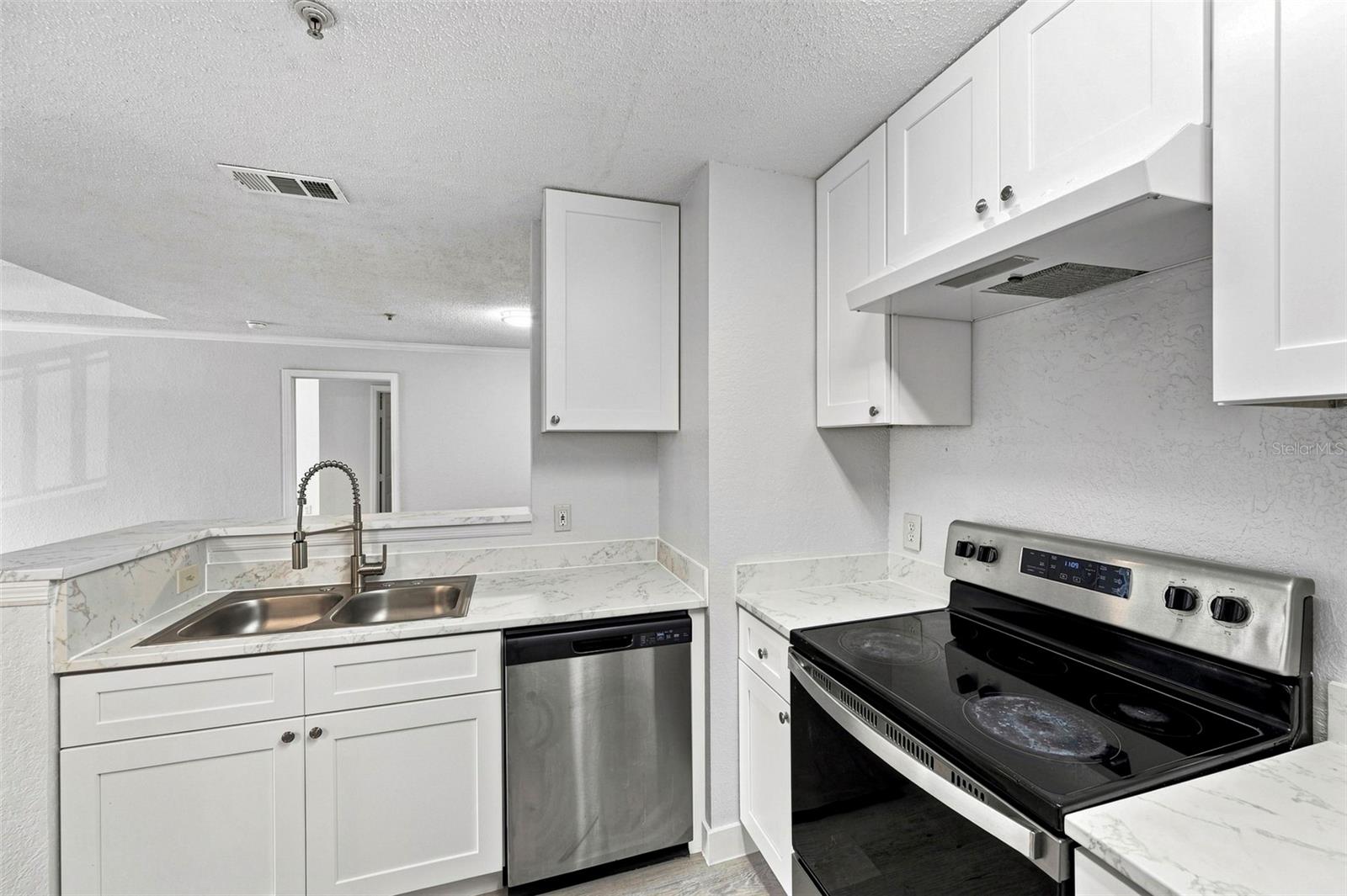18001 RICHMOND PLACE DR #136 — photo 4