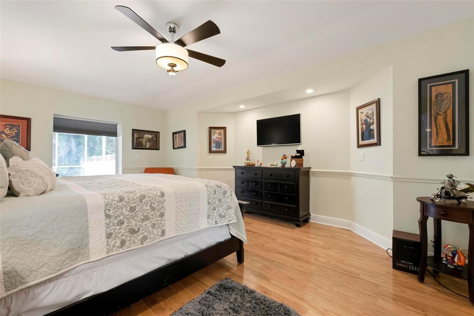 586 OAK BAY DR — photo 17