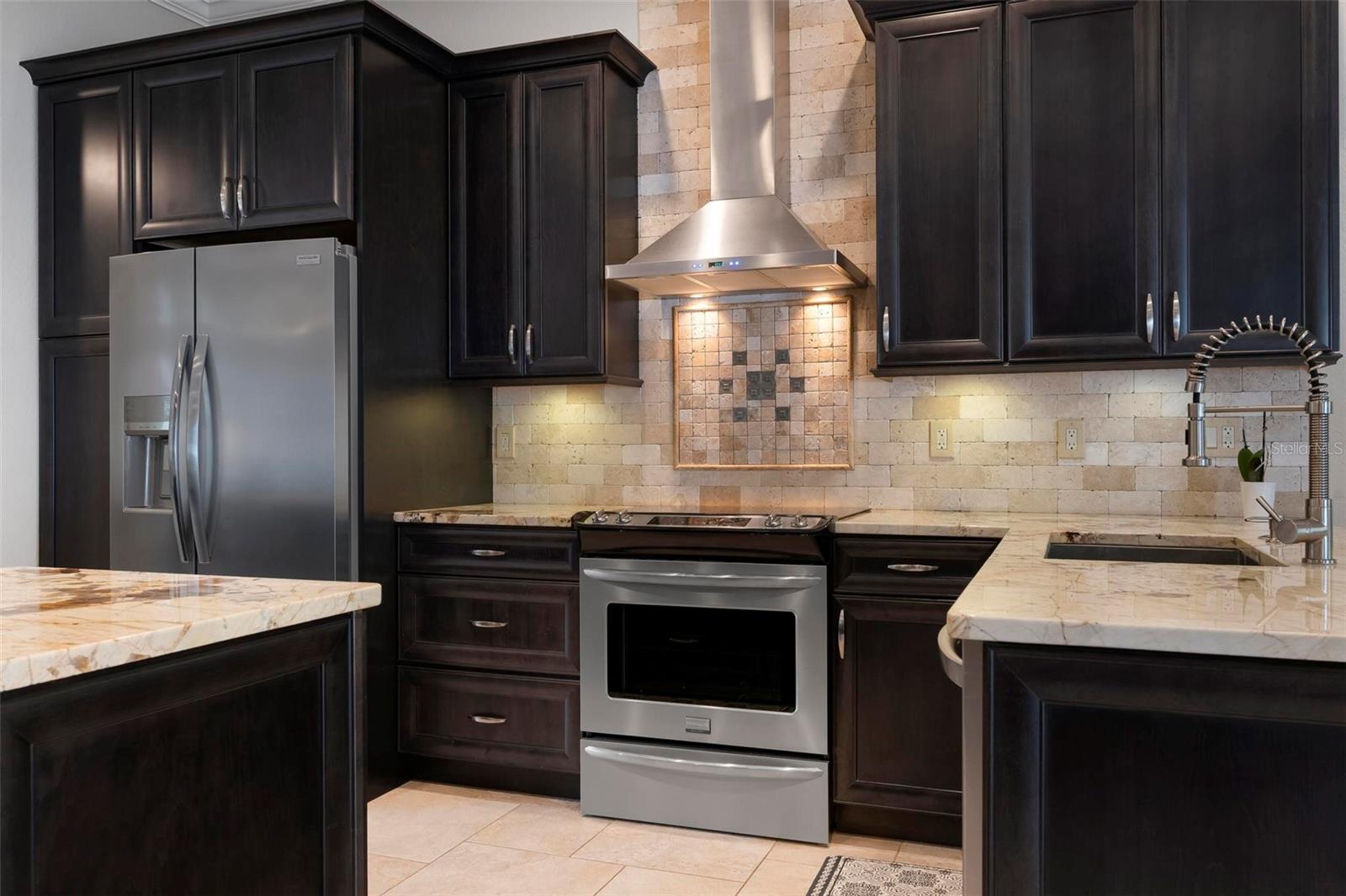 586 OAK BAY DR — photo 10