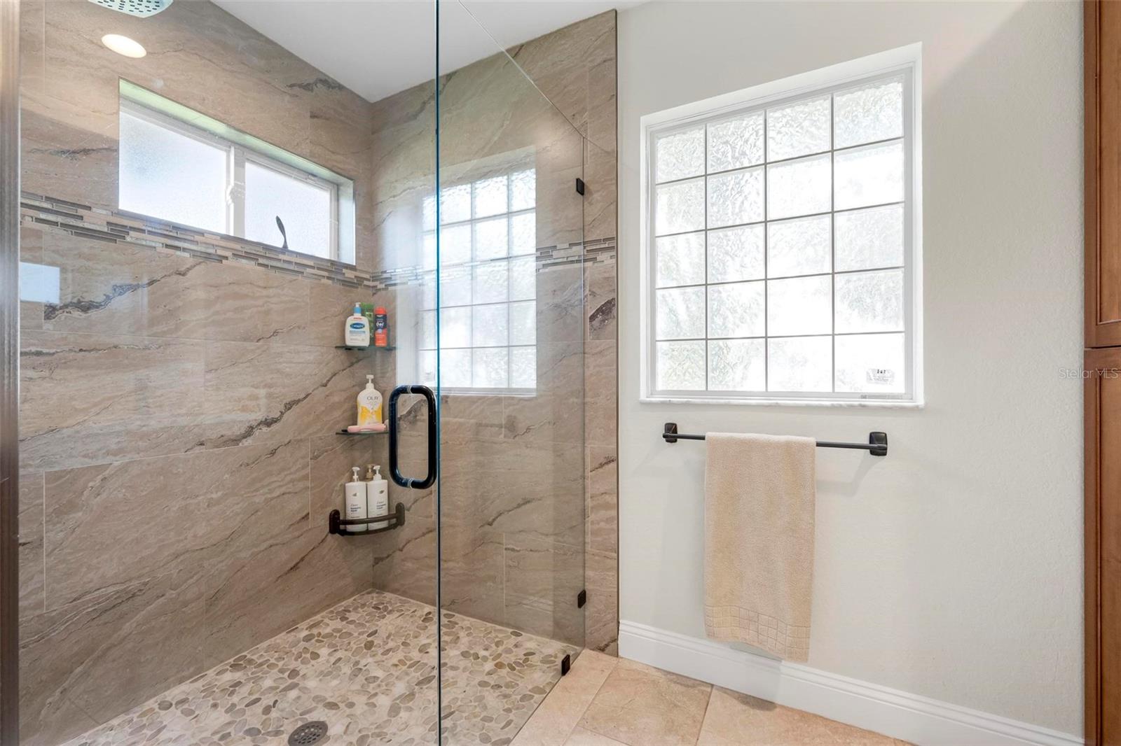 586 OAK BAY DR — photo 21
