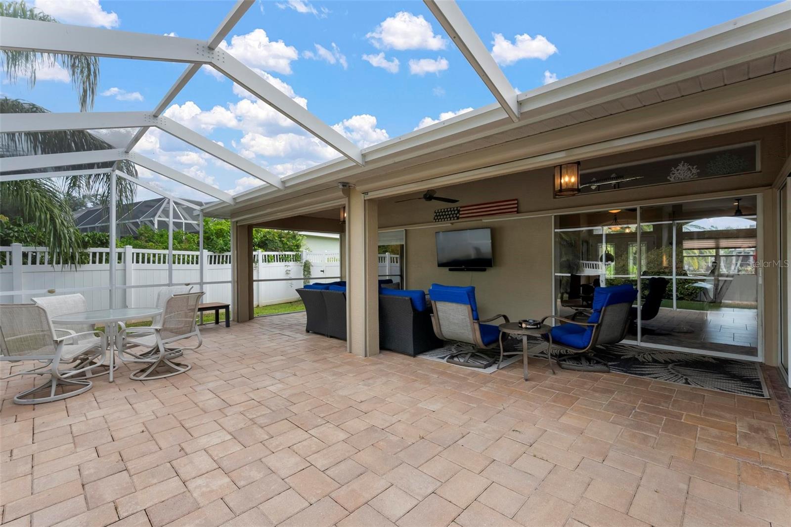 586 OAK BAY DR — photo 30