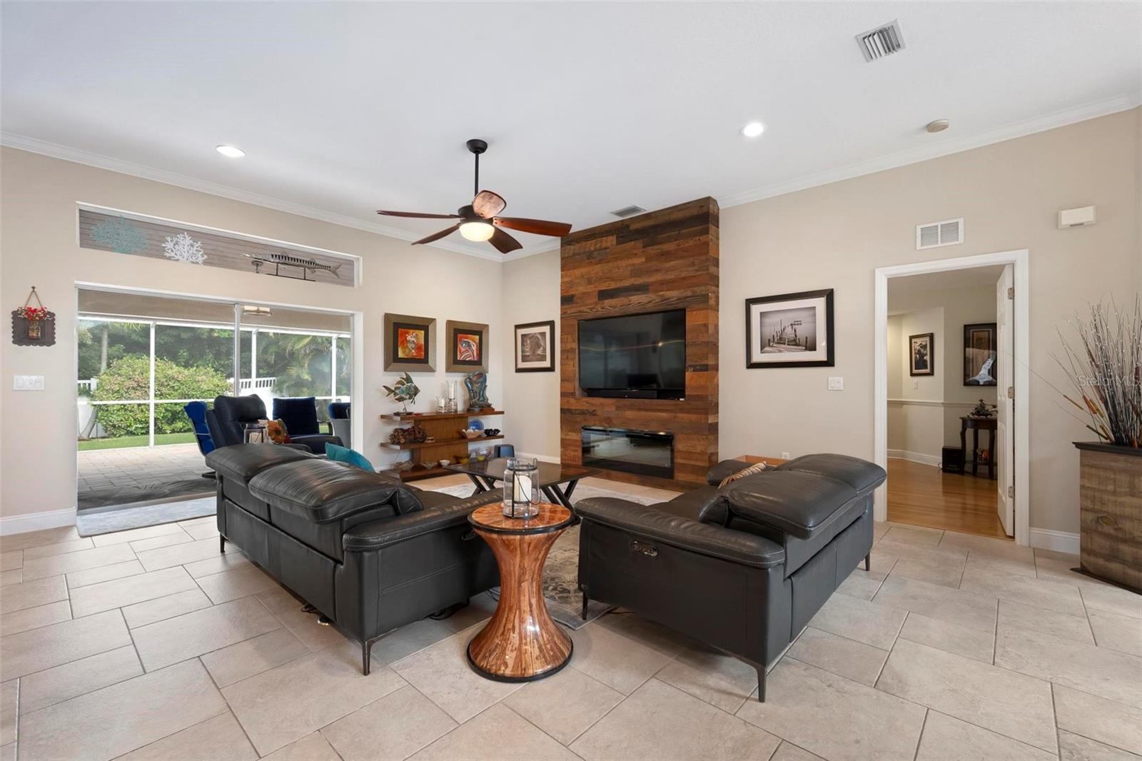 586 OAK BAY DR — photo 5