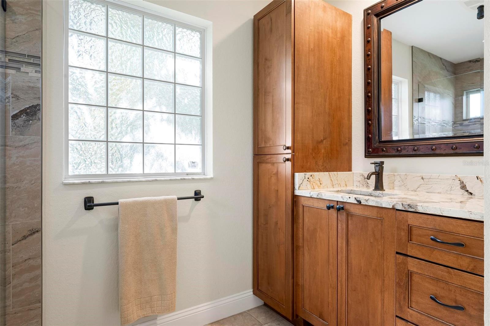 586 OAK BAY DR — photo 20