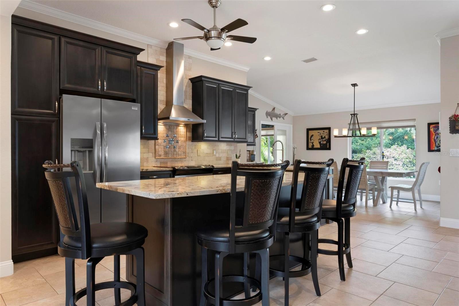 586 OAK BAY DR — photo 8