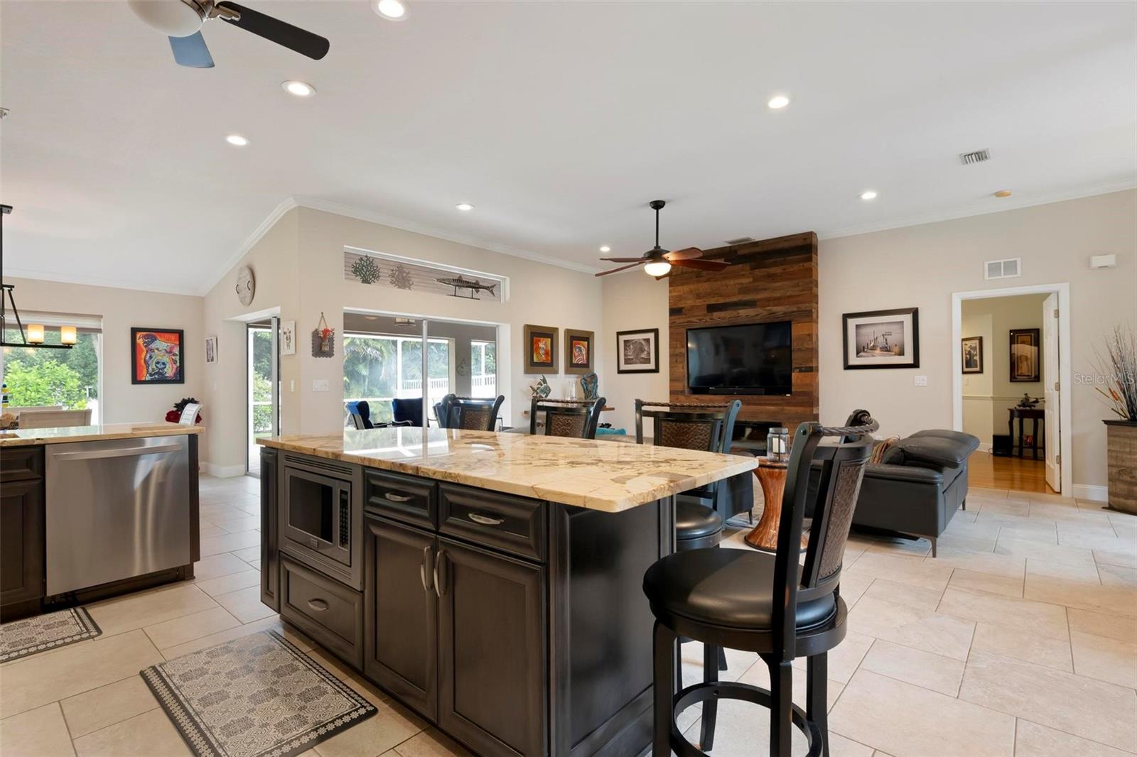 586 OAK BAY DR — photo 11