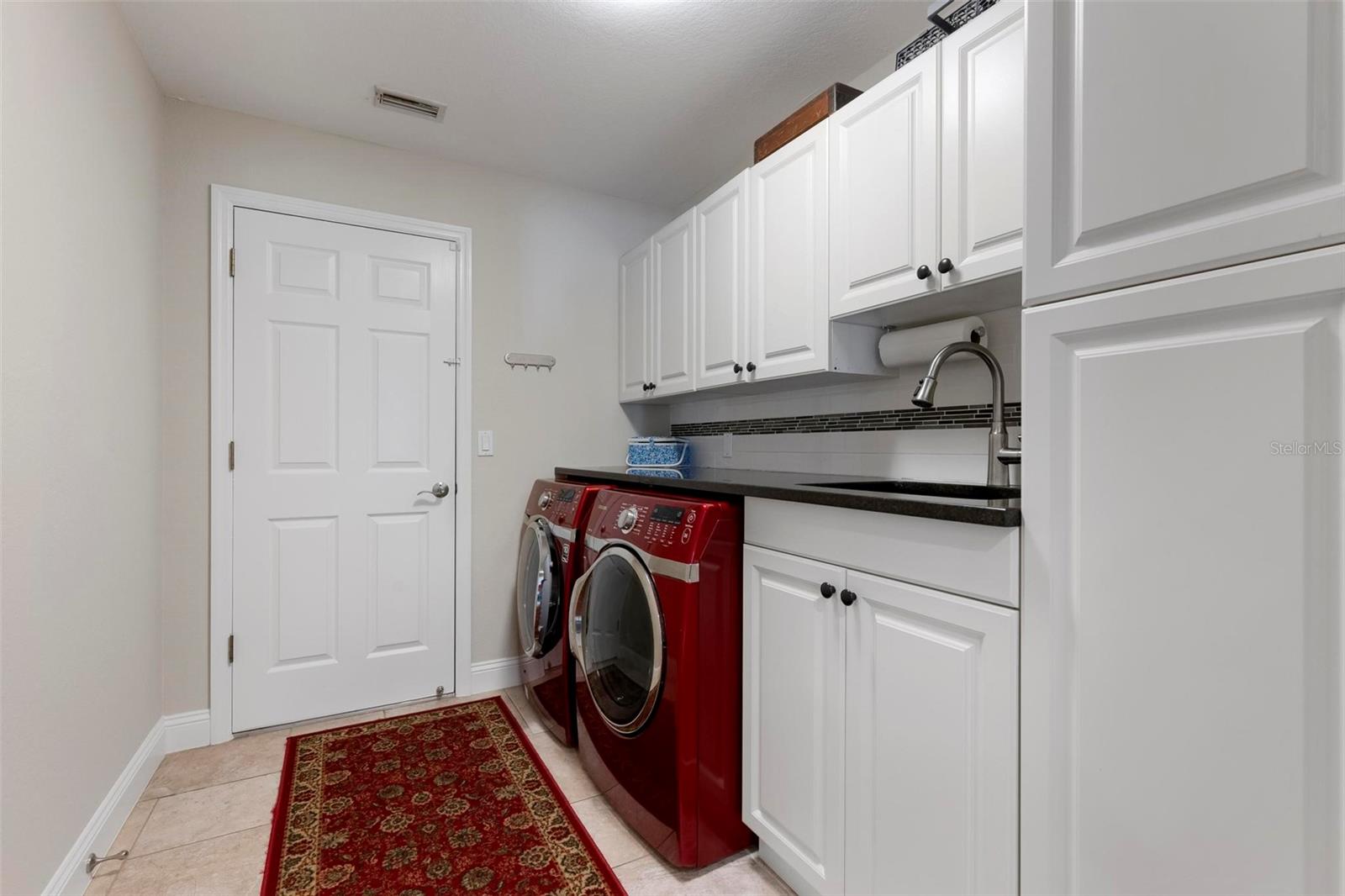 586 OAK BAY DR — photo 25