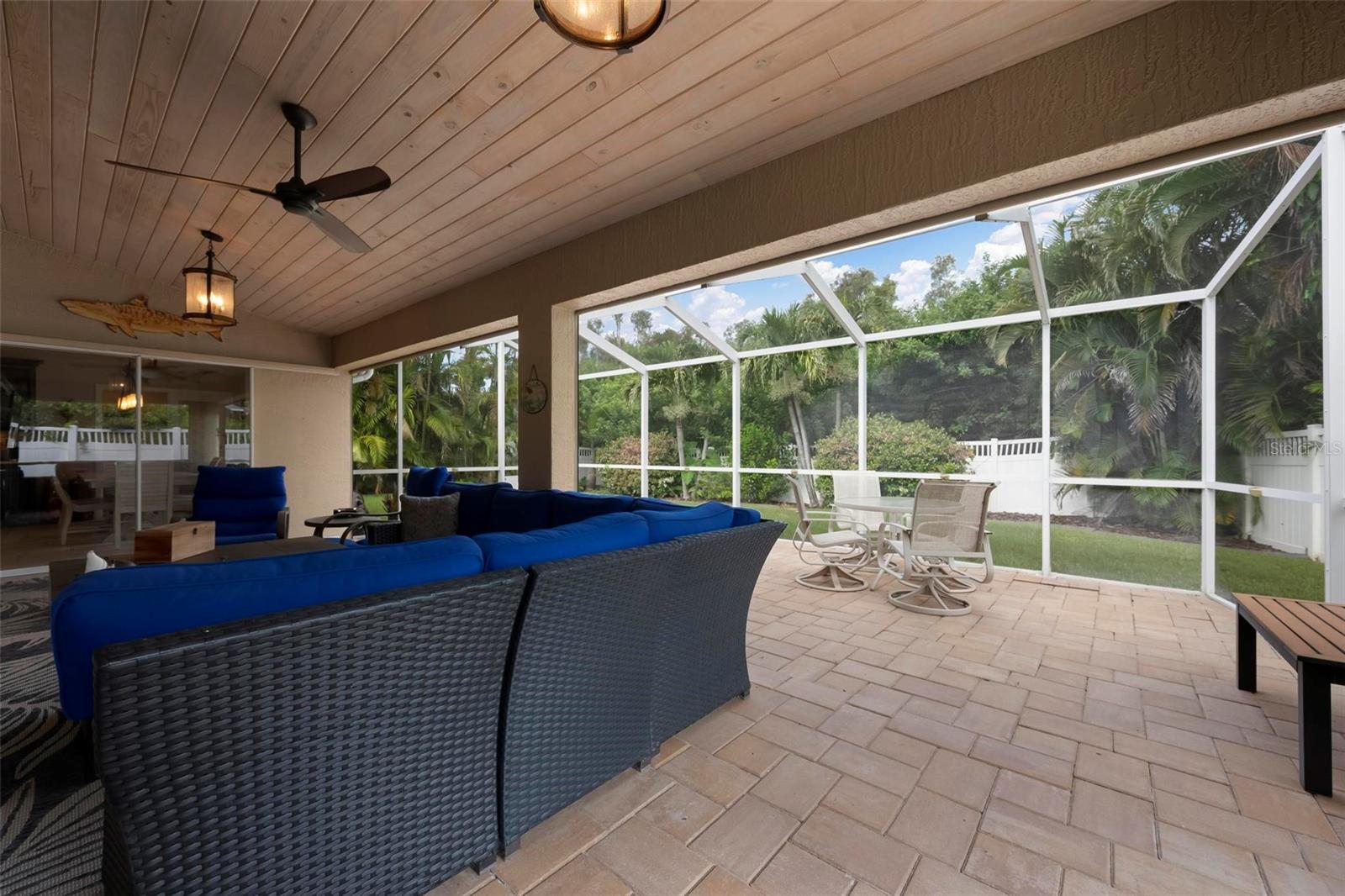 586 OAK BAY DR — photo 28