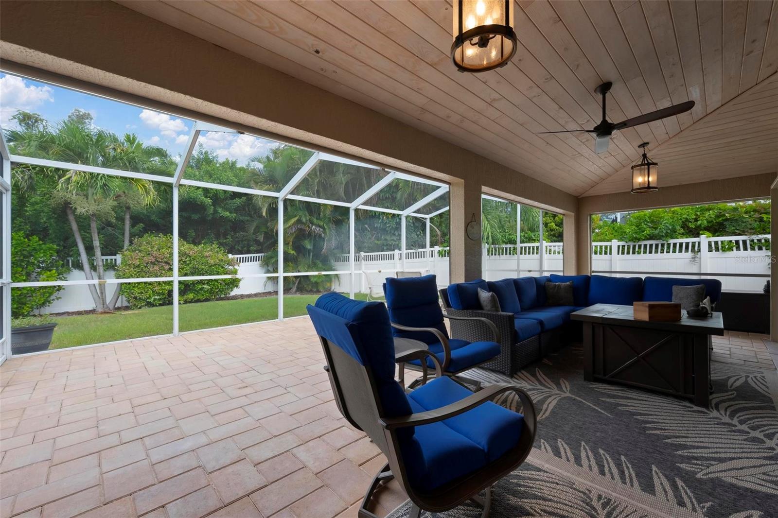 586 OAK BAY DR — photo 26