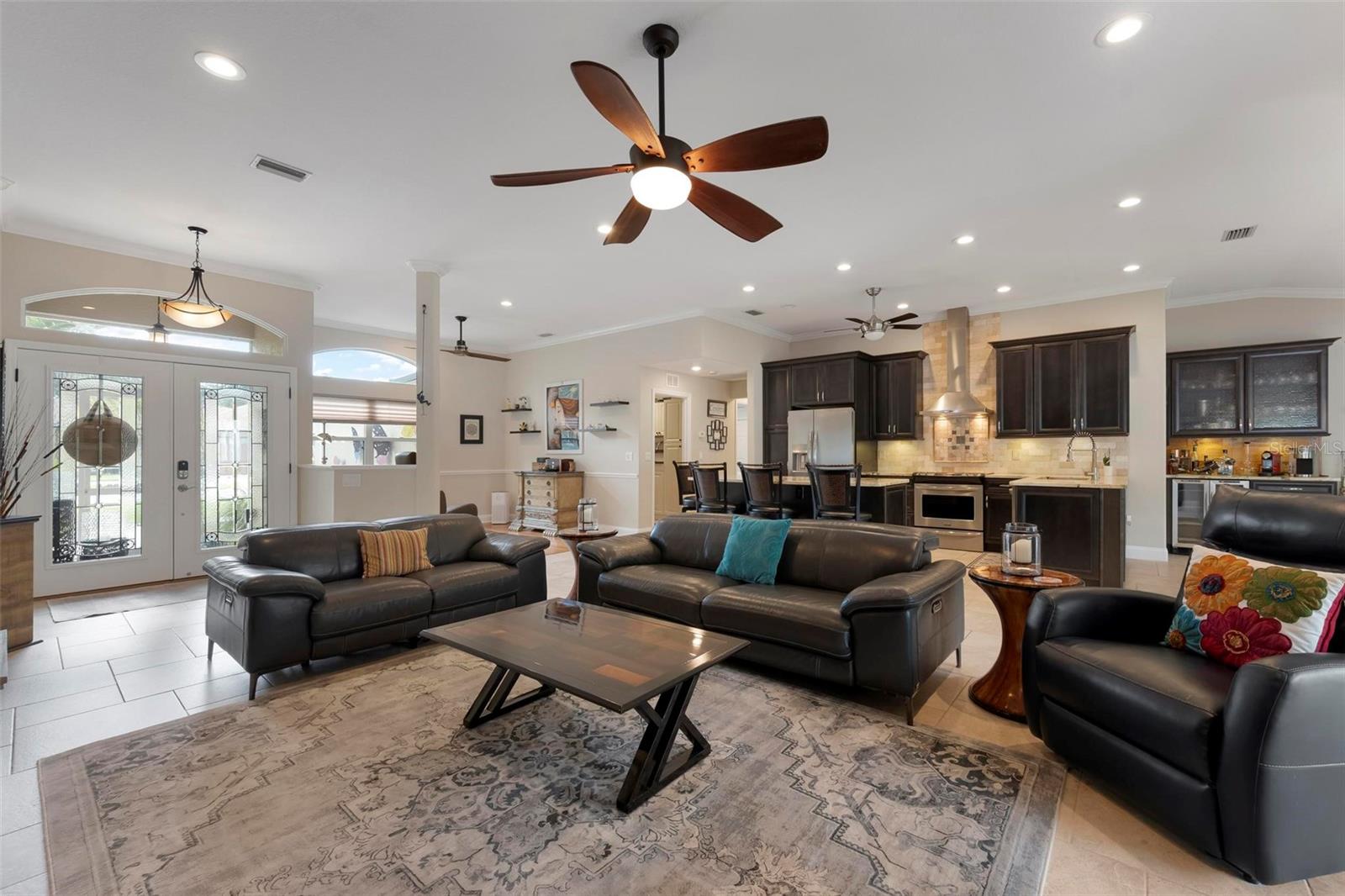 586 OAK BAY DR — photo 3