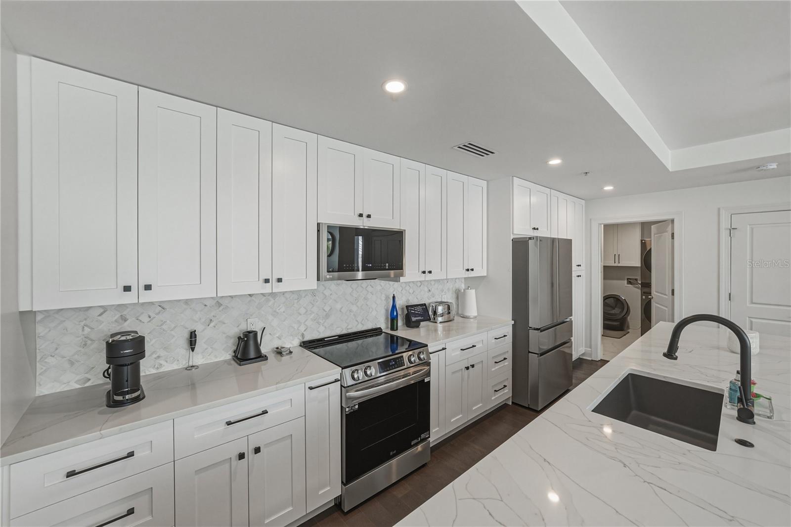 1227 E MADISON ST #504 — photo 9