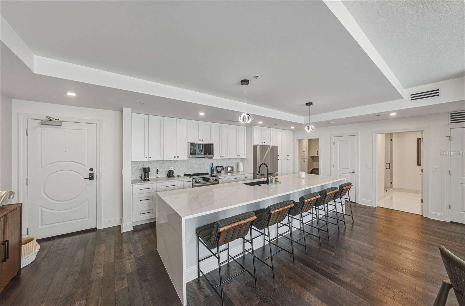 1227 E MADISON ST #504 — photo 2