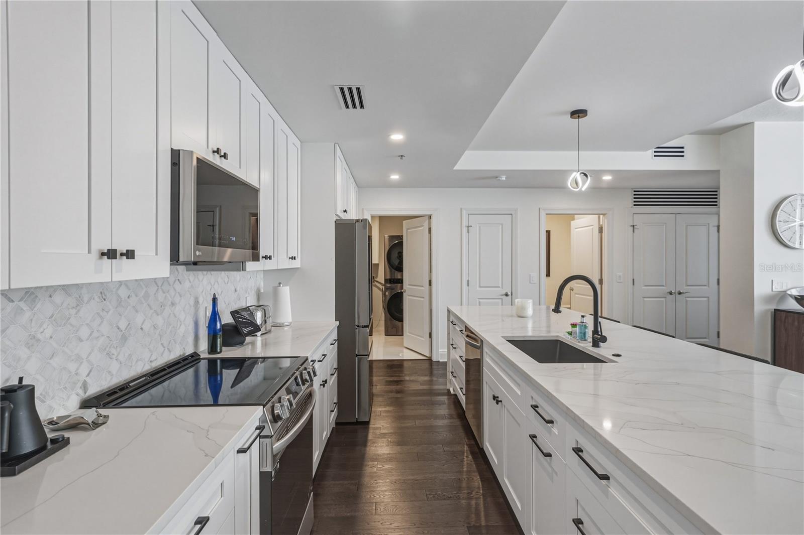 1227 E MADISON ST #504 — photo 8