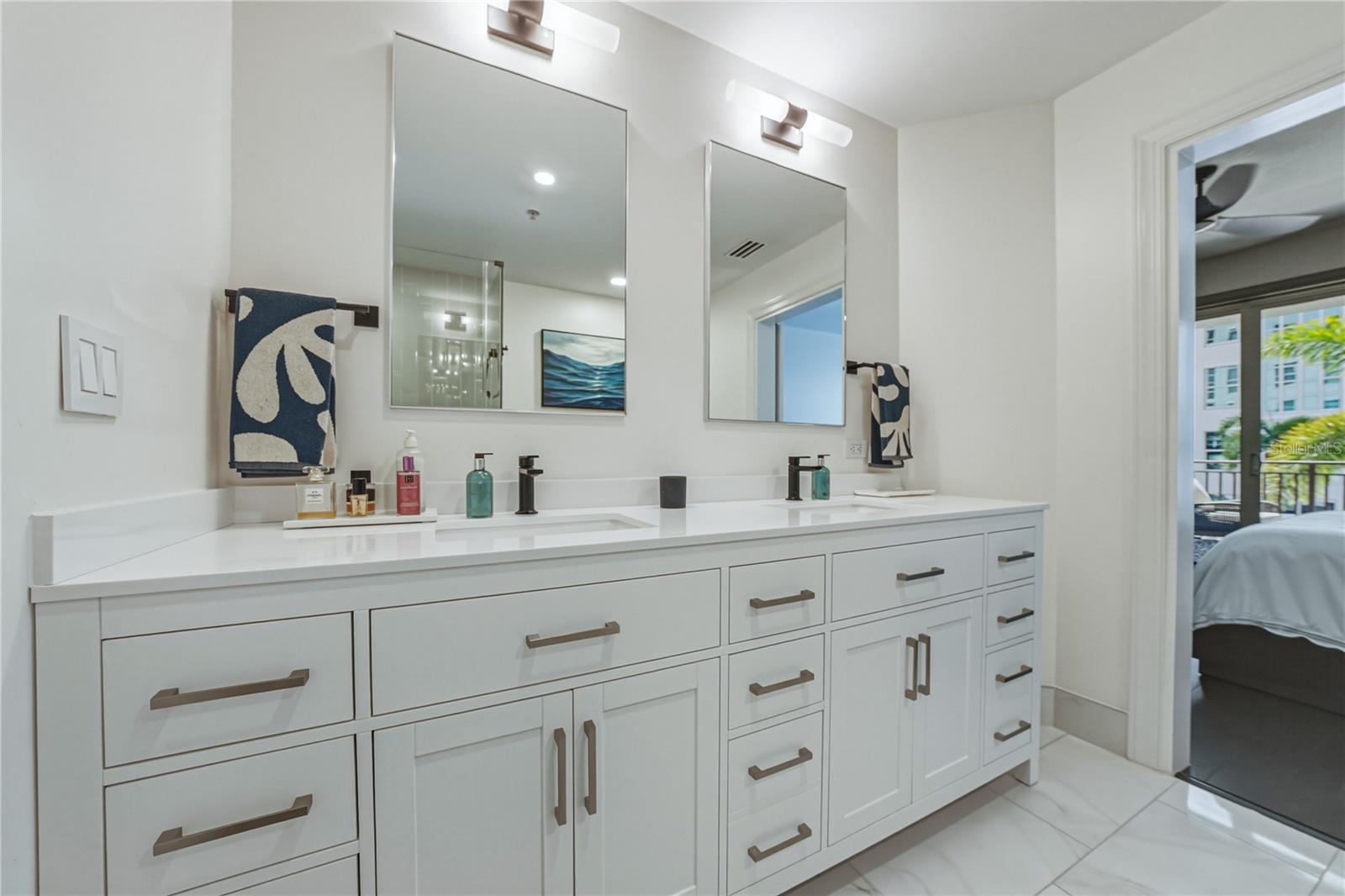 1227 E MADISON ST #504 — photo 24