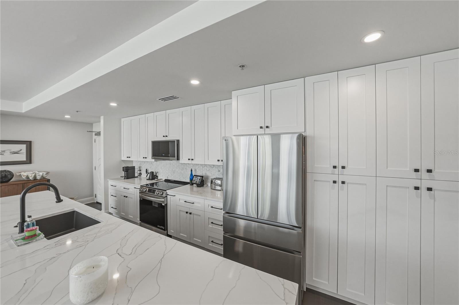 1227 E MADISON ST #504 — photo 10