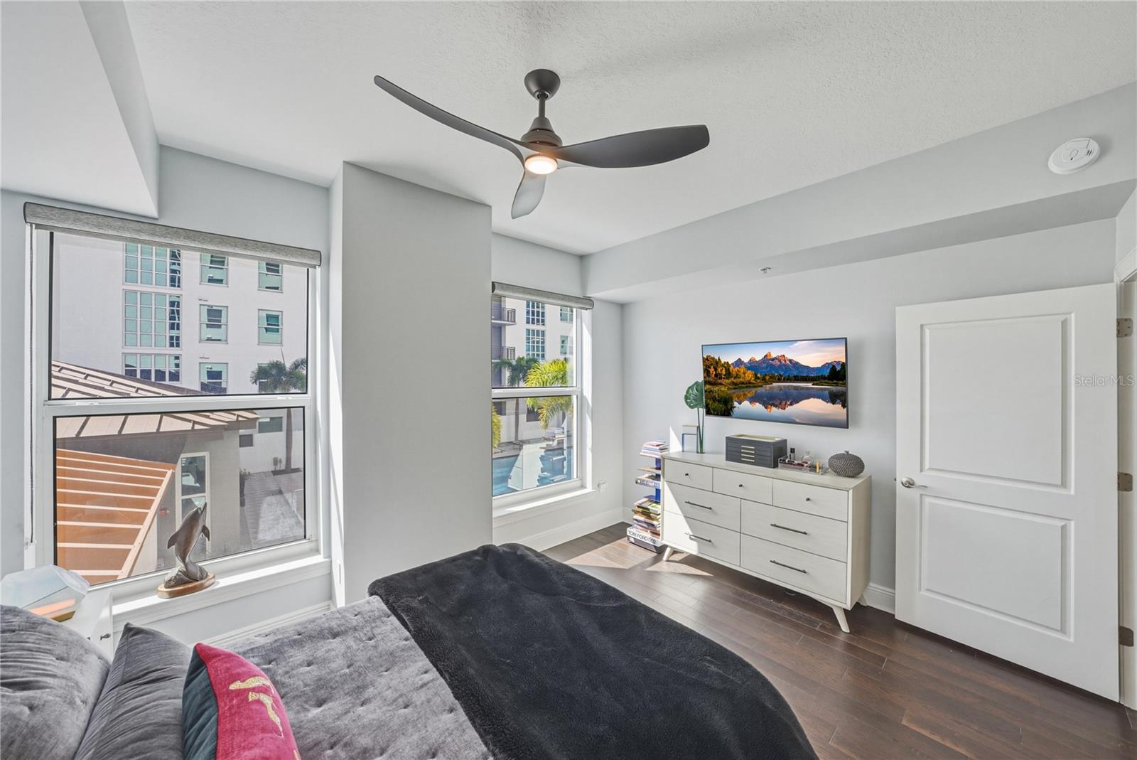 1227 E MADISON ST #504 — photo 32