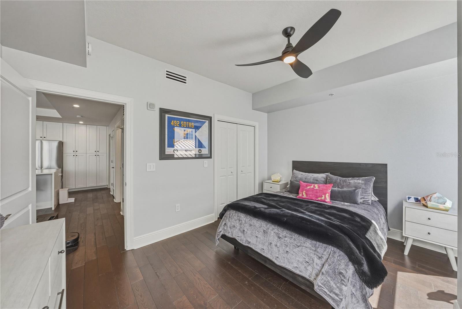 1227 E MADISON ST #504 — photo 31
