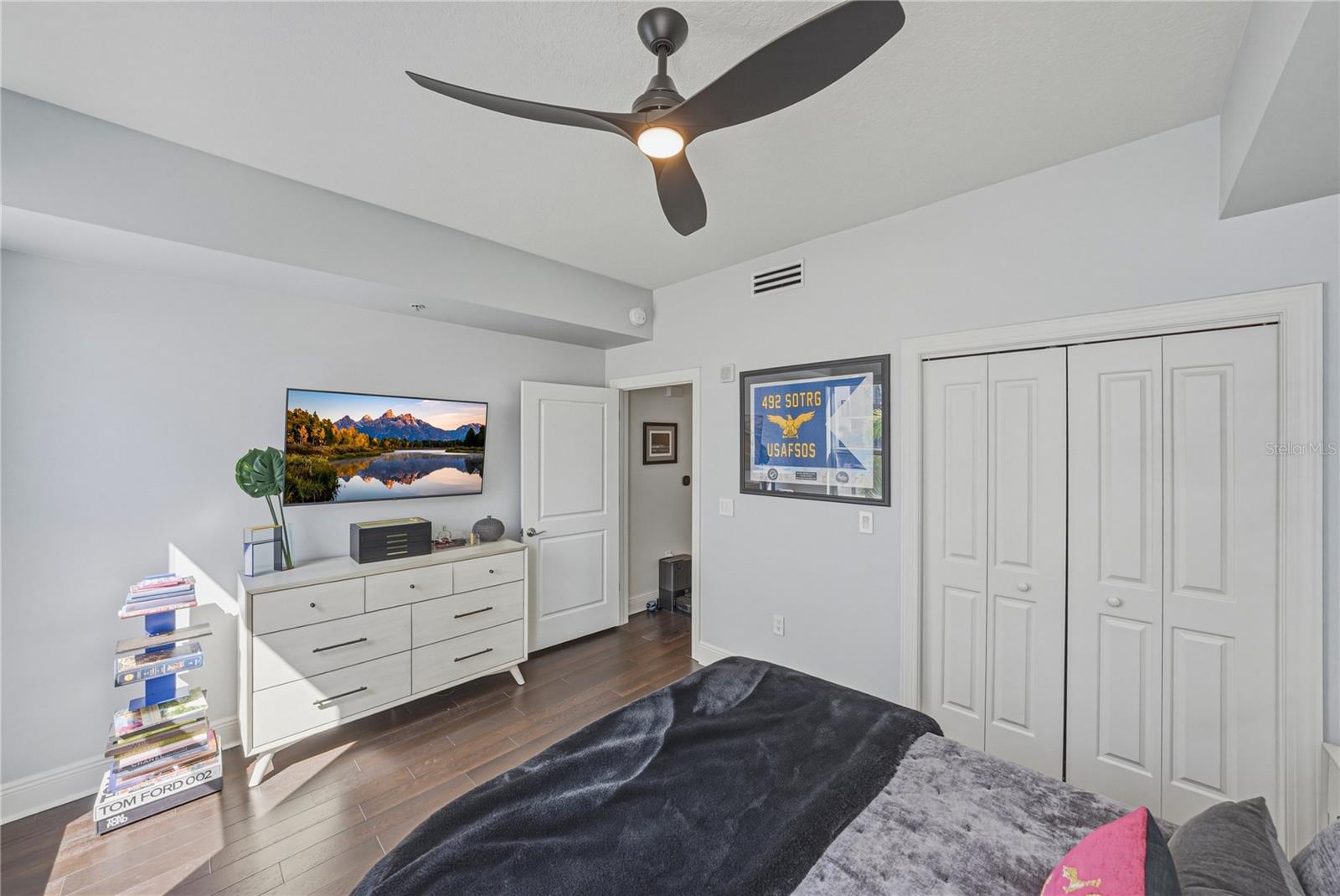 1227 E MADISON ST #504 — photo 33