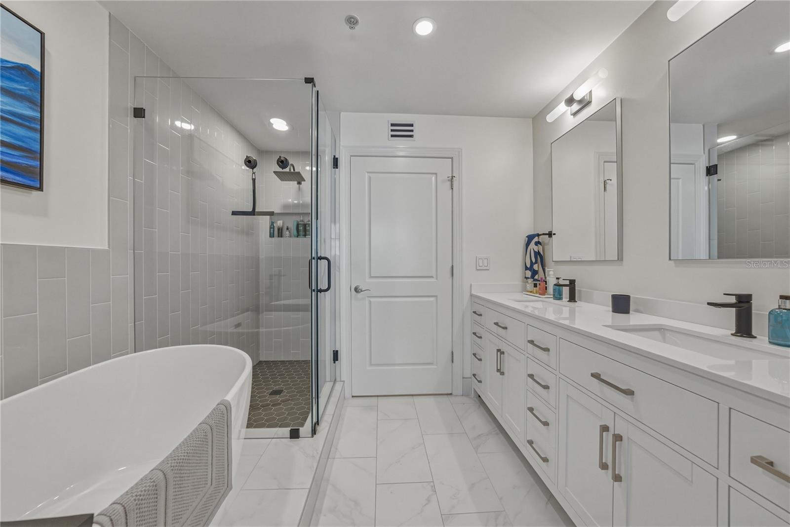 1227 E MADISON ST #504 — photo 25