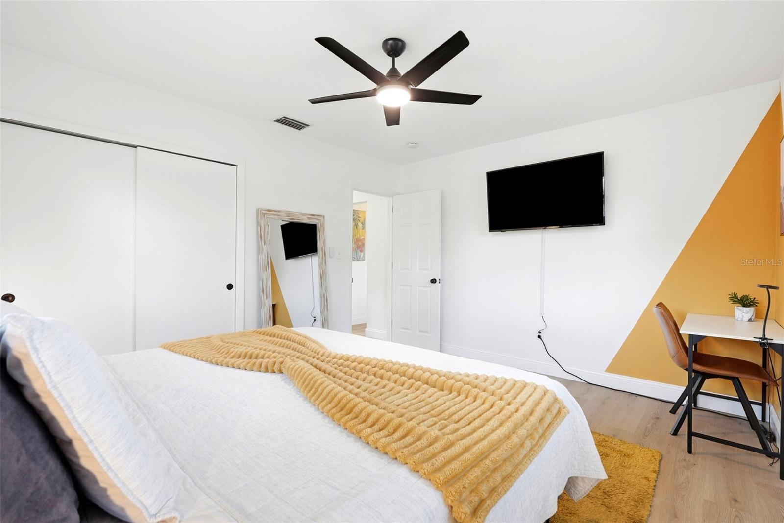 2117 N HERCULES AVE — photo 17