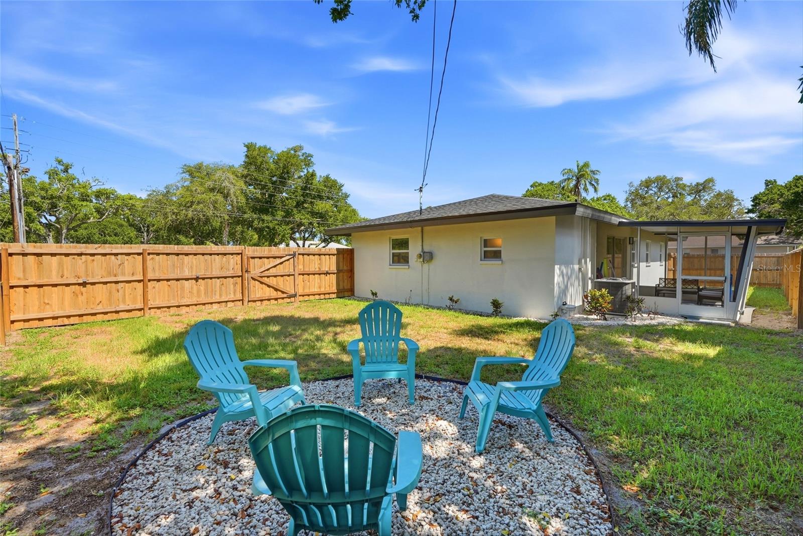 2117 N HERCULES AVE — photo 32