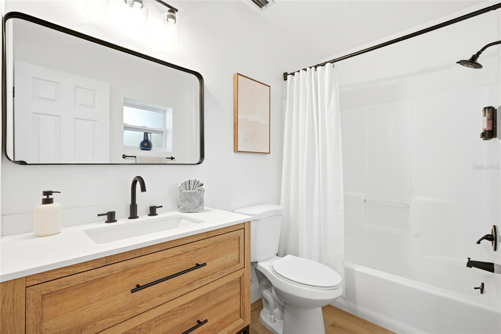 2117 N HERCULES AVE — photo 15