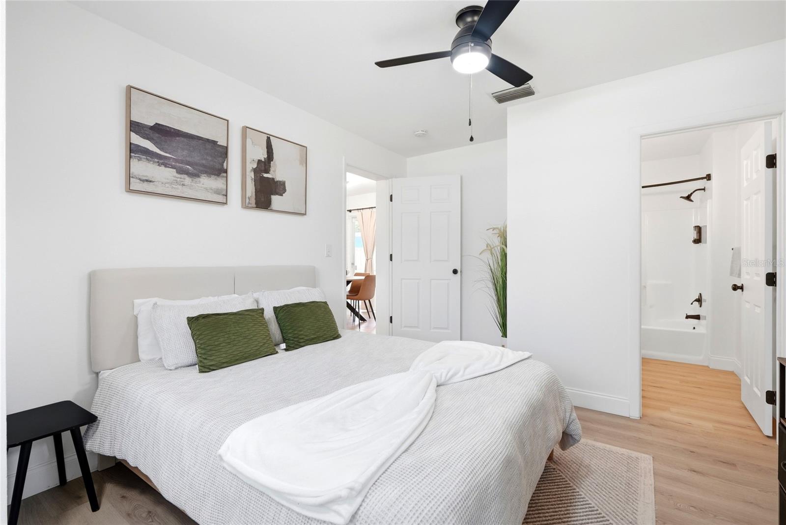 2117 N HERCULES AVE — photo 14