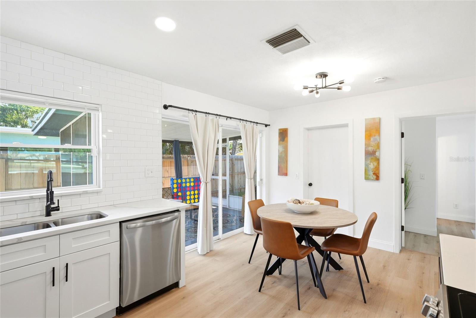 2117 N HERCULES AVE — photo 11