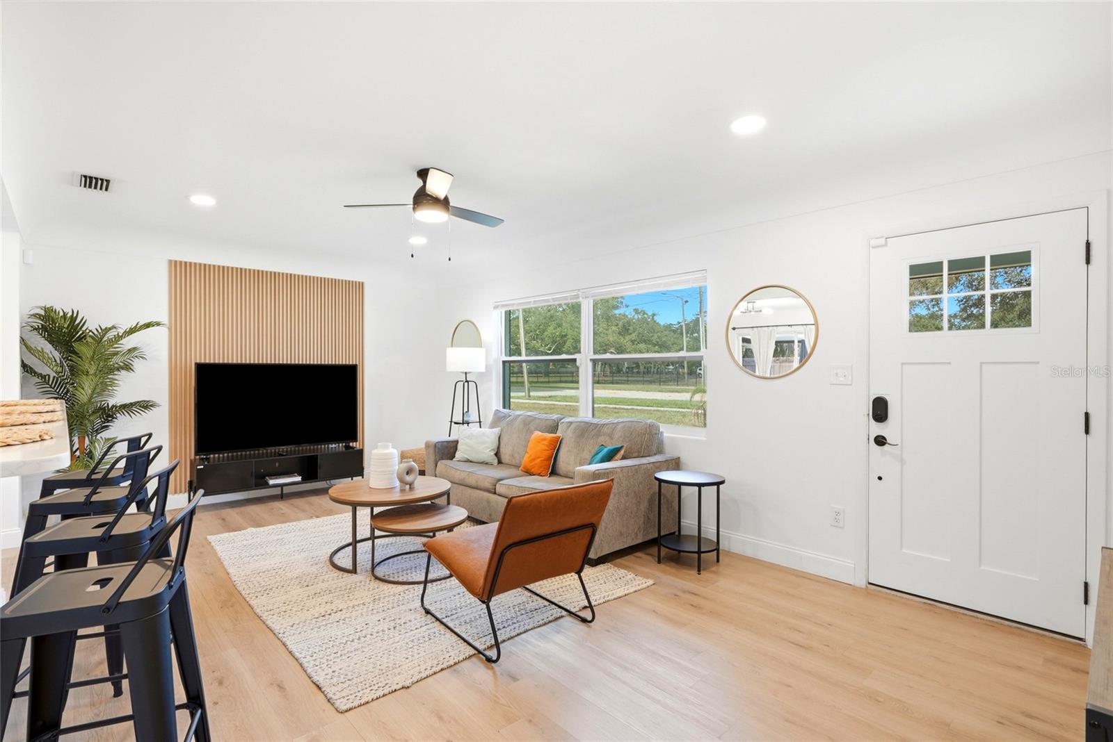 2117 N HERCULES AVE — photo 5