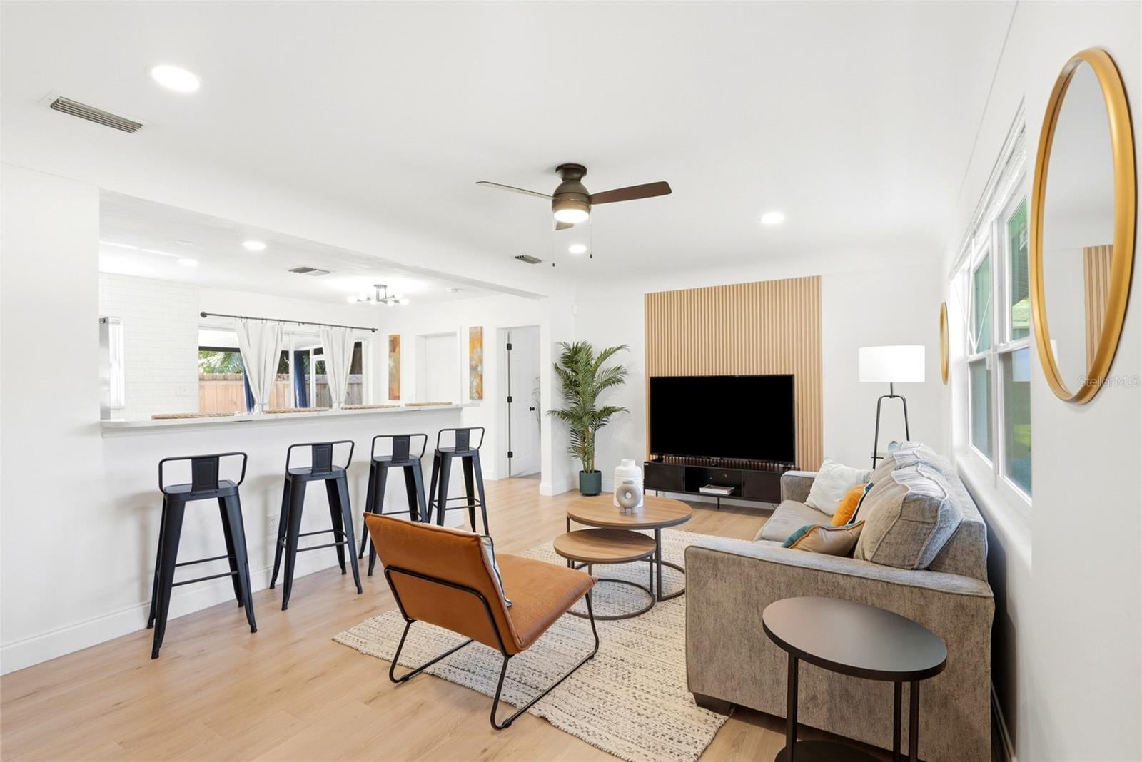 2117 N HERCULES AVE — photo 3