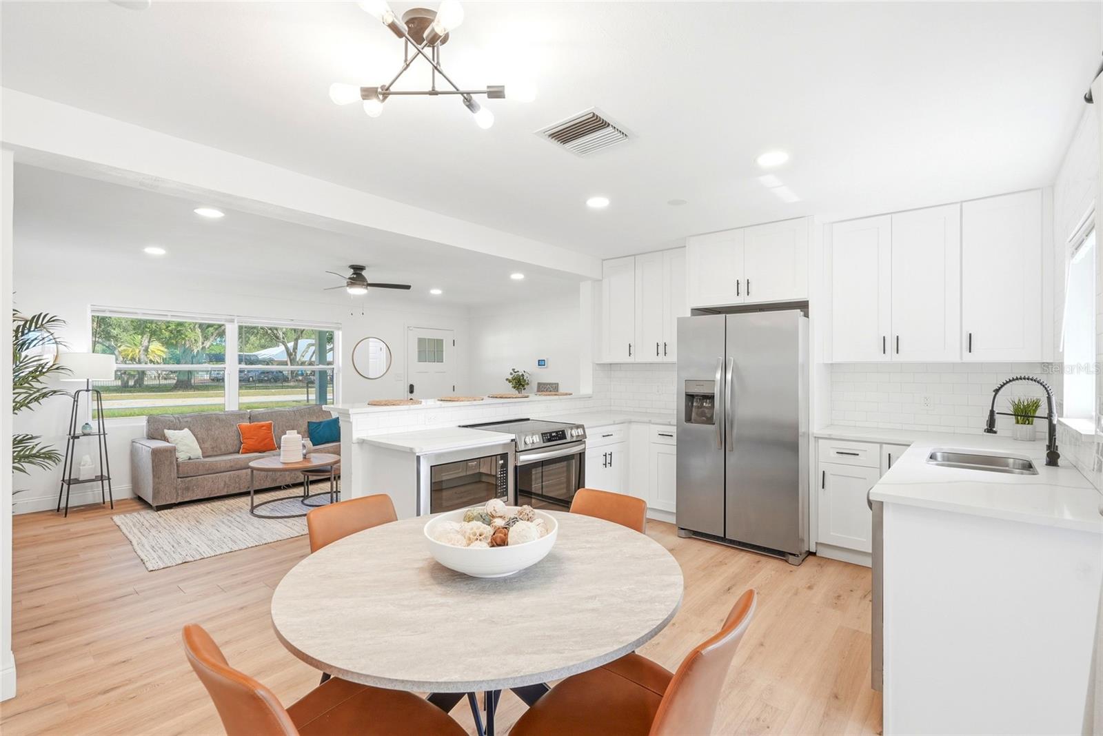 2117 N HERCULES AVE — photo 9
