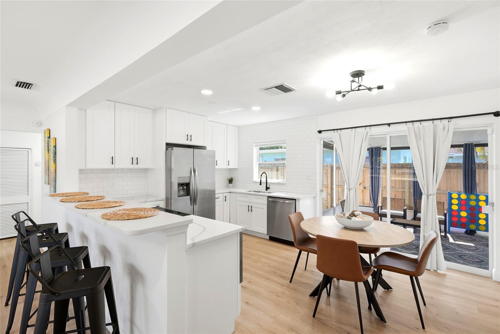2117 N HERCULES AVE — photo 8