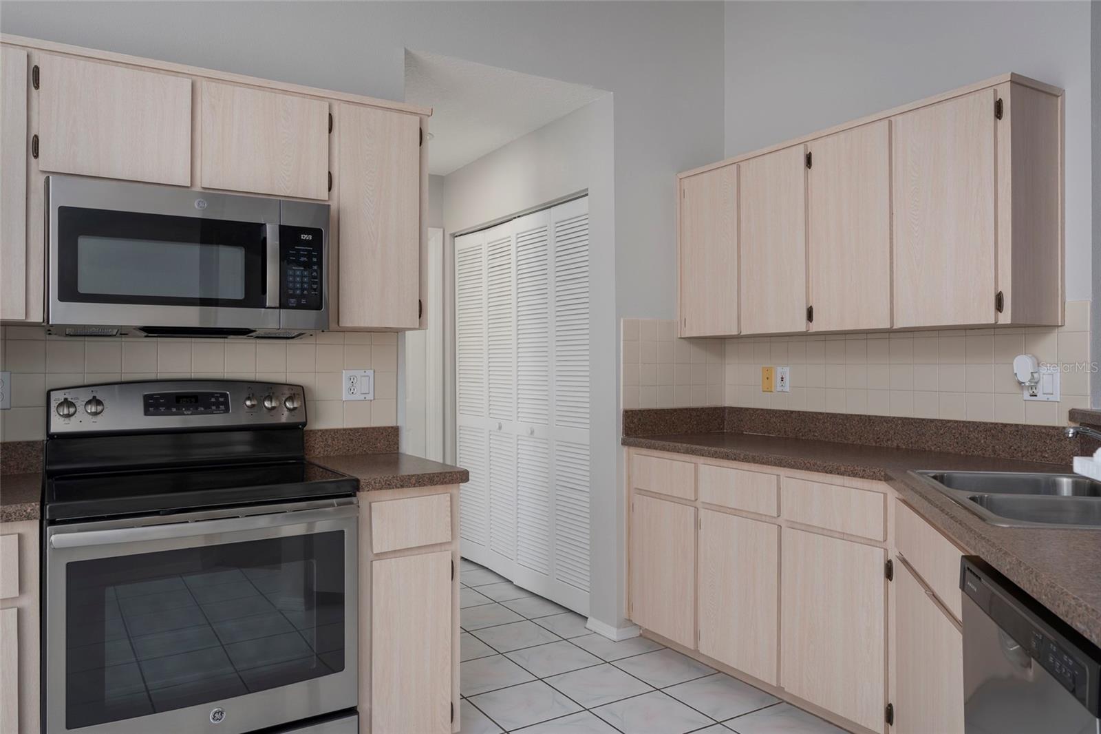 717 LIGHTHOUSE DR — photo 12