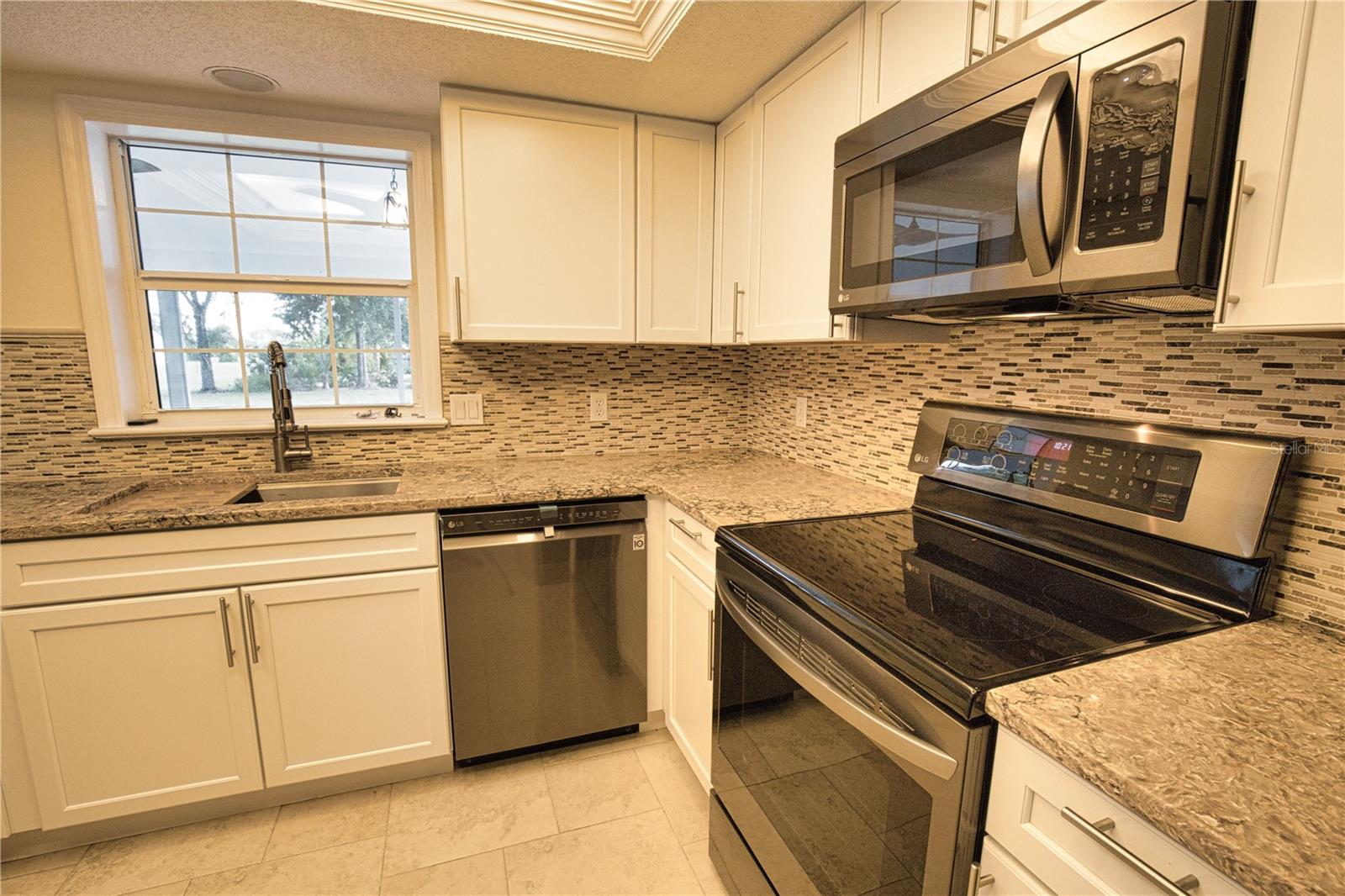 916 BAYSHORE DR — photo 37