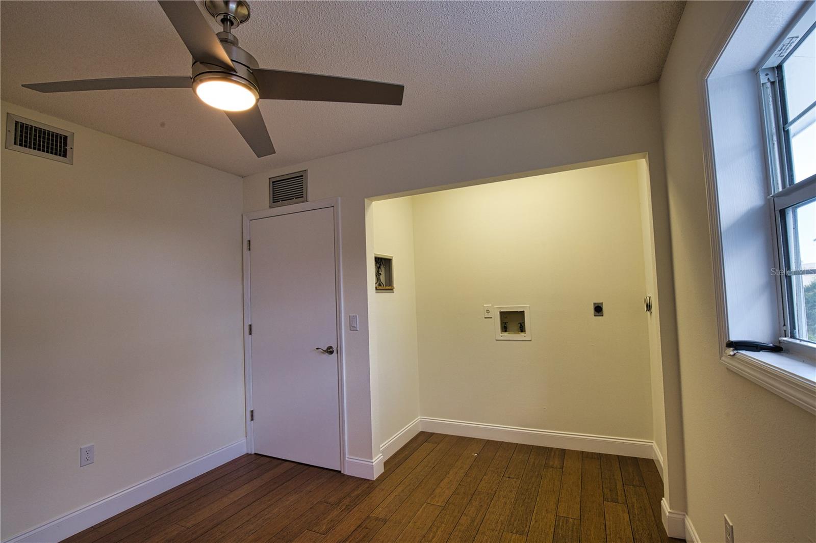 916 BAYSHORE DR — photo 60