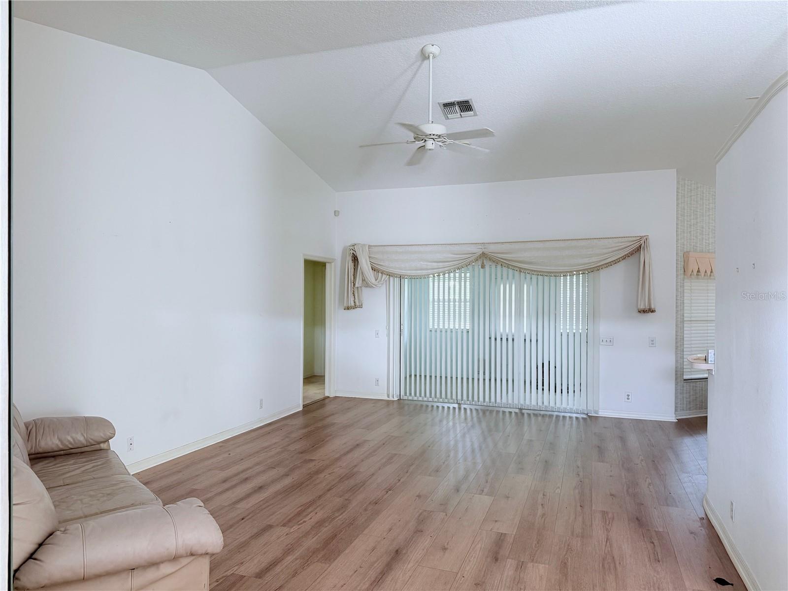 13928 TENNYSON DR — photo 10