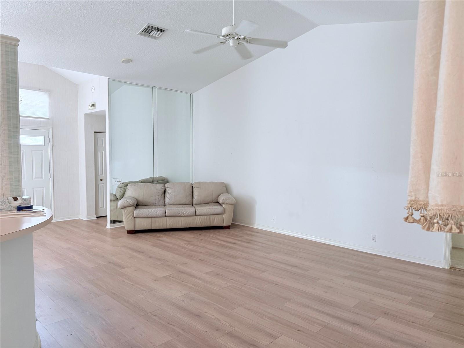 13928 TENNYSON DR — photo 31