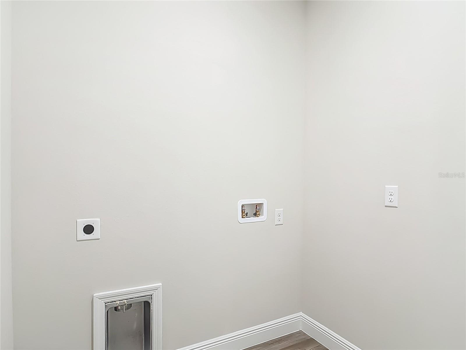 3008 BREWSTER RD — photo 34
