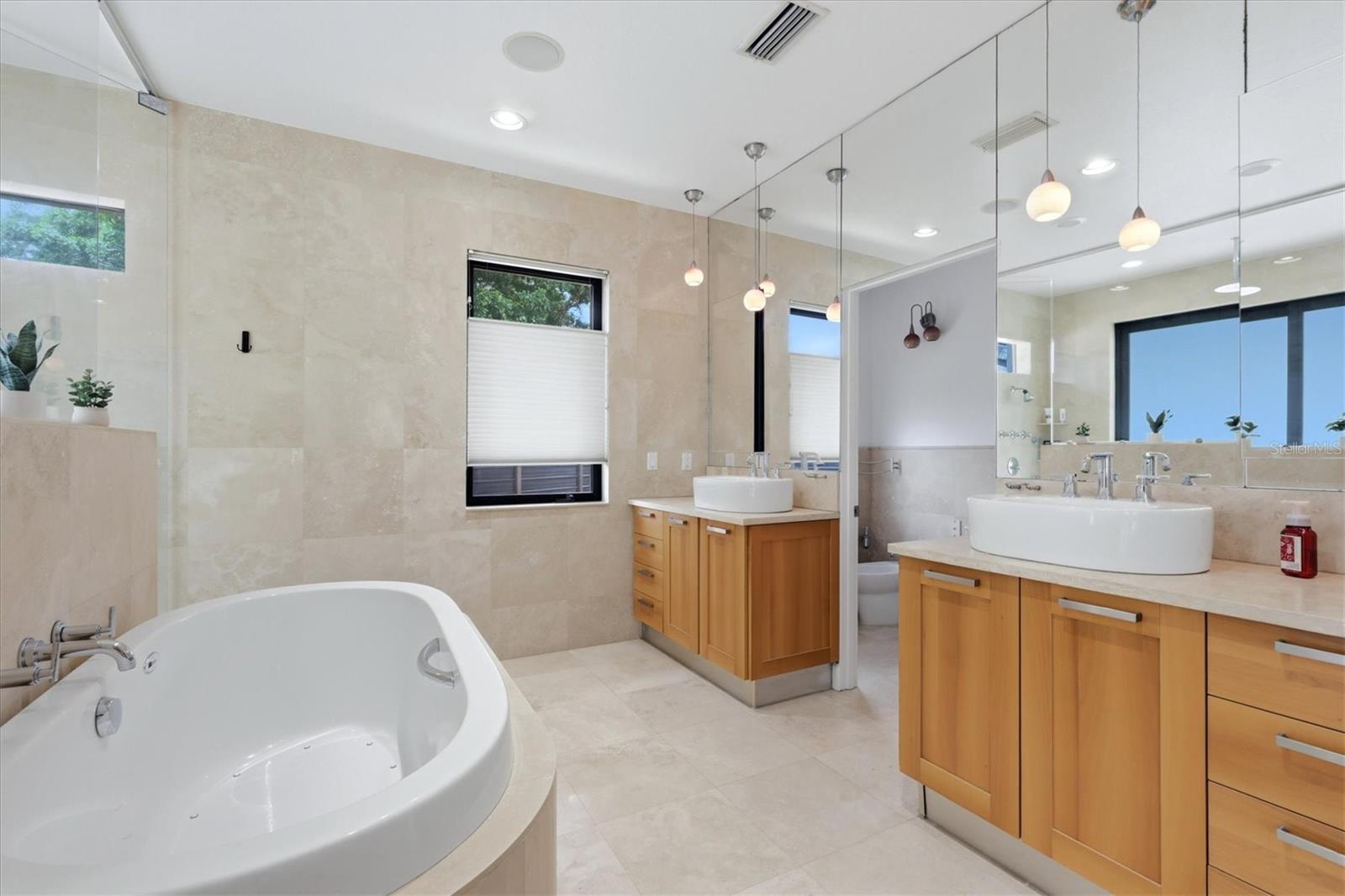 829 IDLEWILD WAY — photo 37