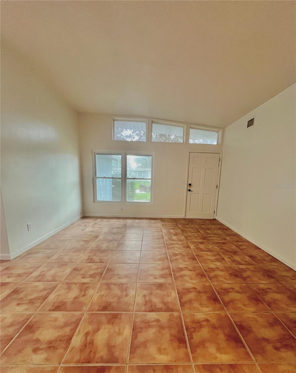 1390 SATSUMA ST — photo 4