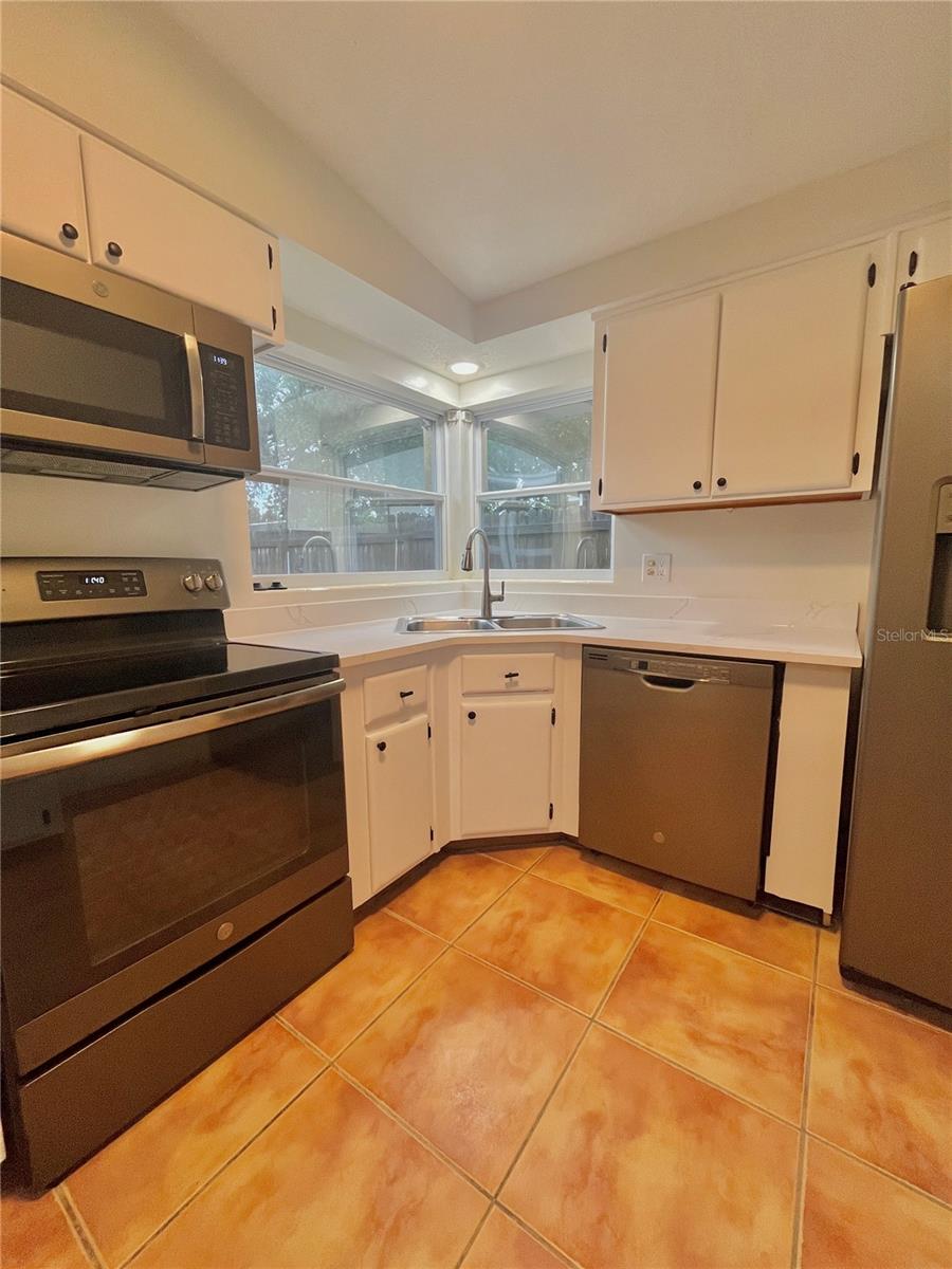 1390 SATSUMA ST — photo 5