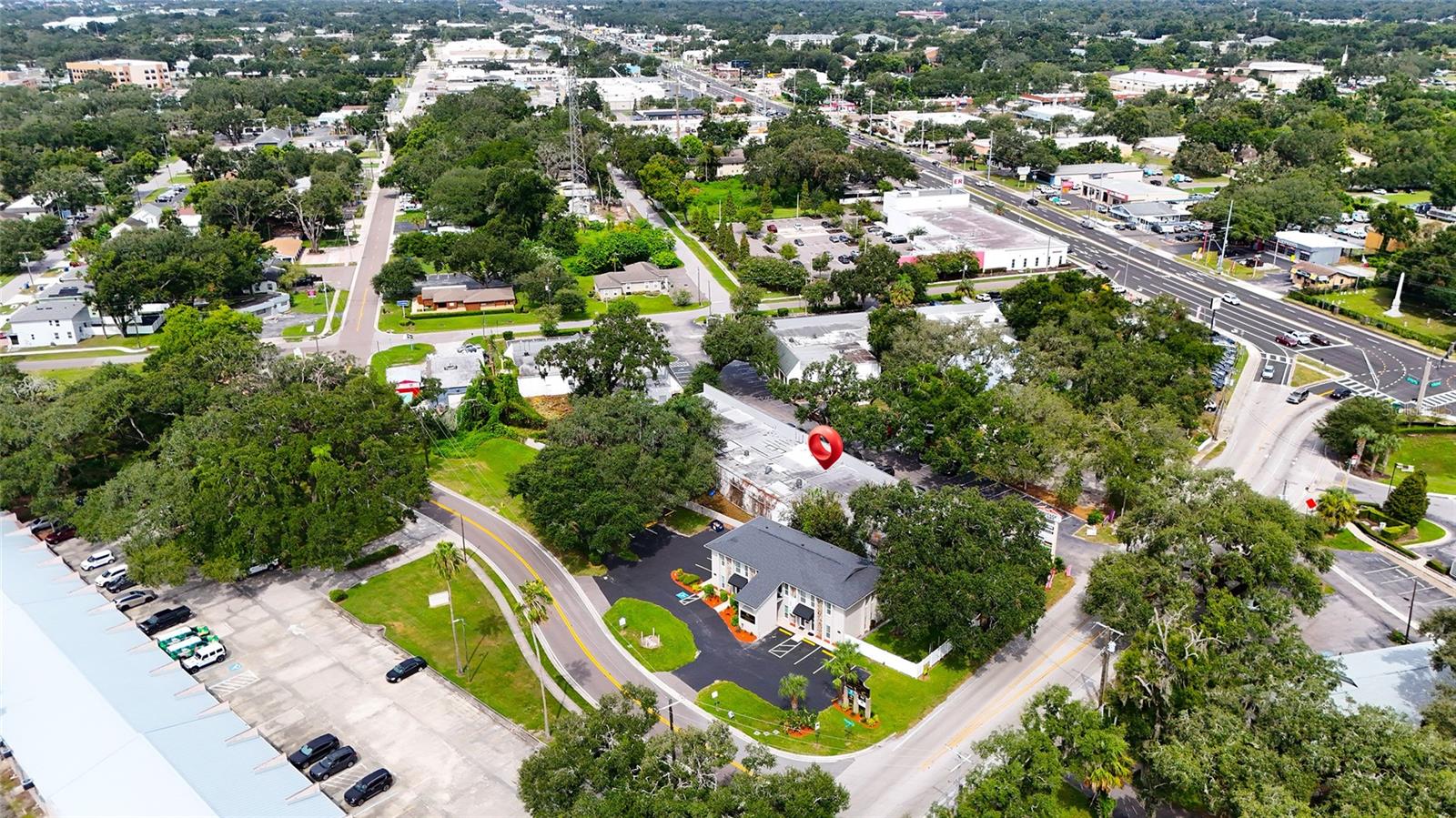 110 LITHIA PINECREST RD #D — photo 31