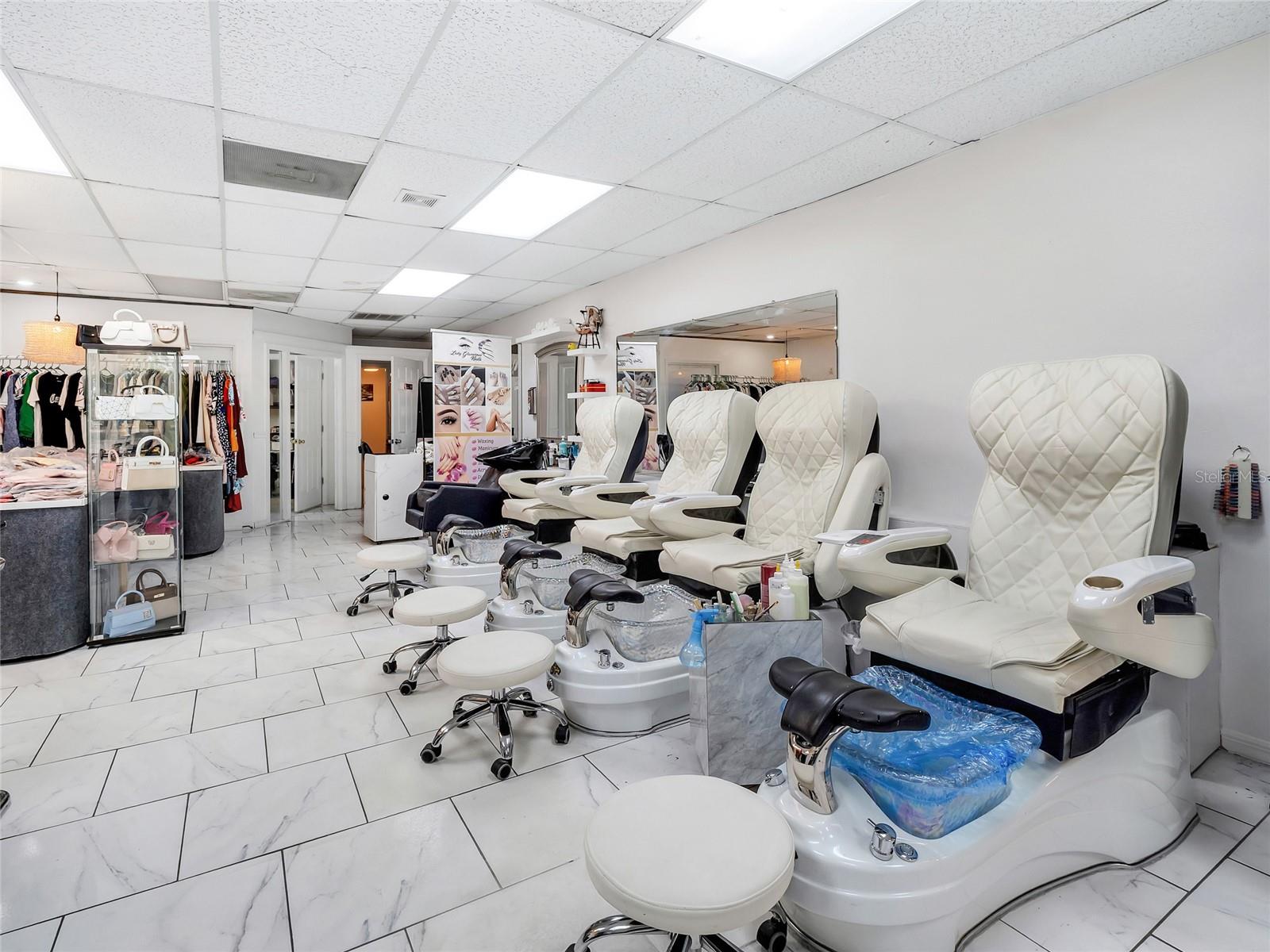 110 LITHIA PINECREST RD #D — photo 8