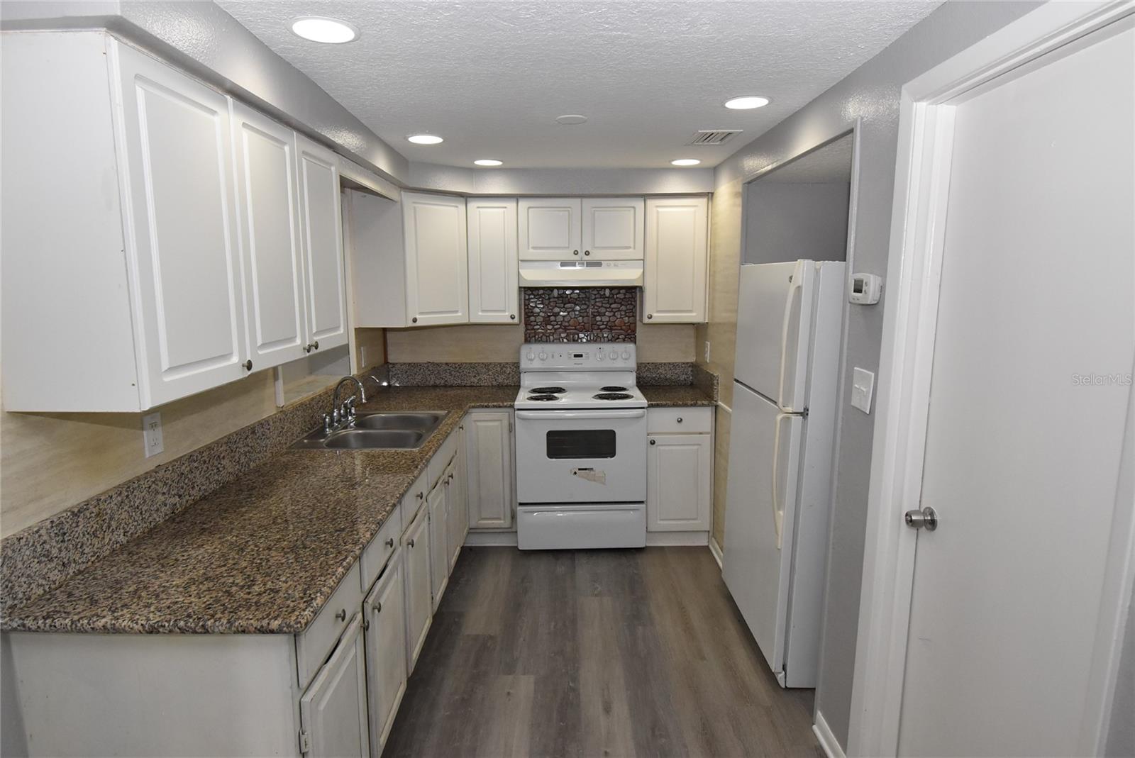 11025 PICKERING LN — photo 6