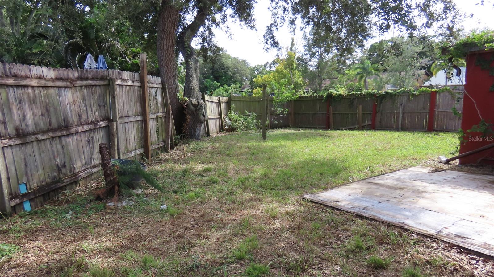 3326 WHISPERING DR N — photo 2