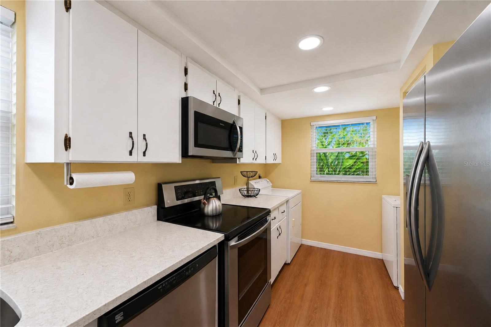 9406 ANDOVER CIR — photo 11