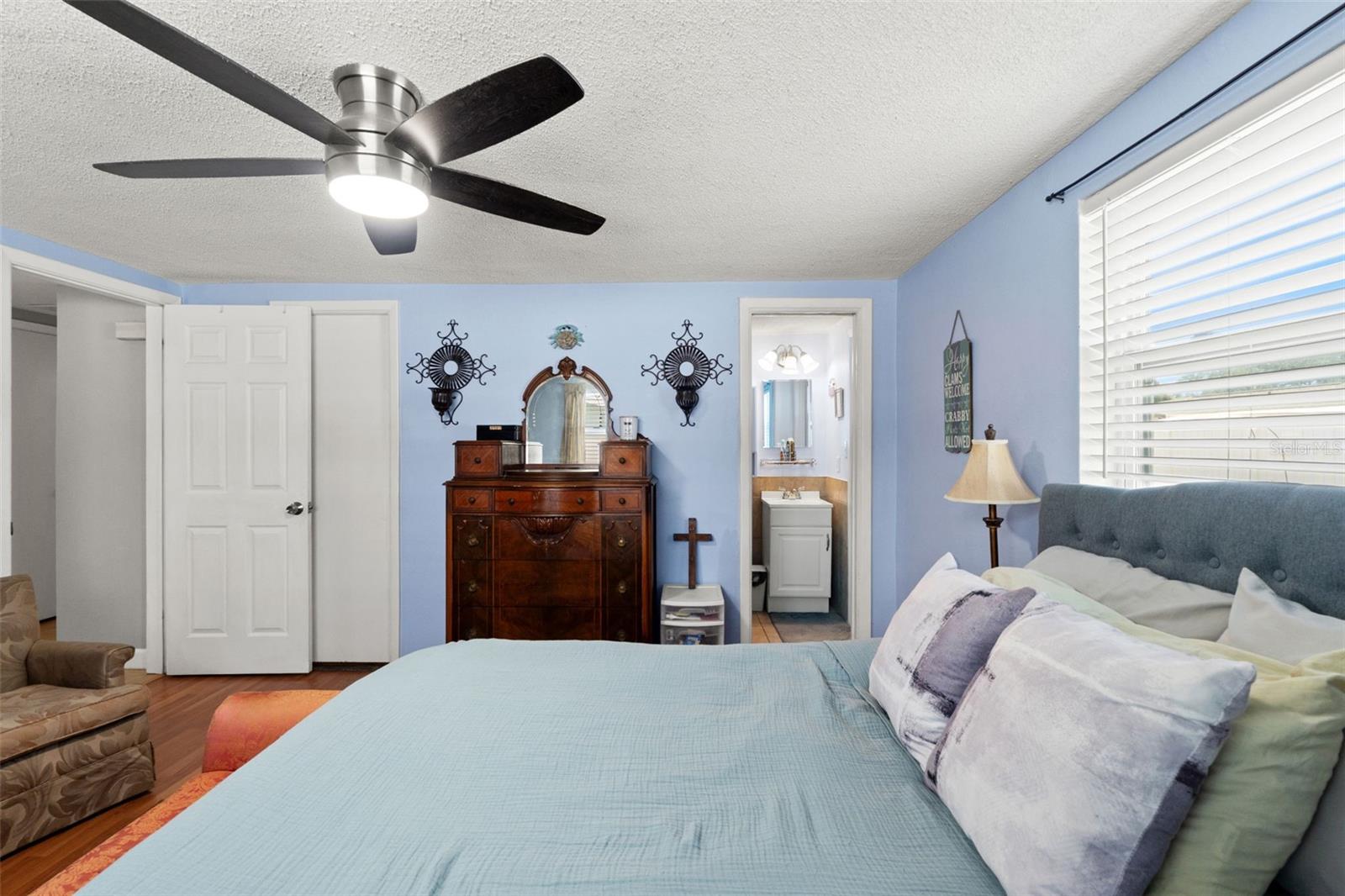 9135 HERMITAGE LN — photo 18