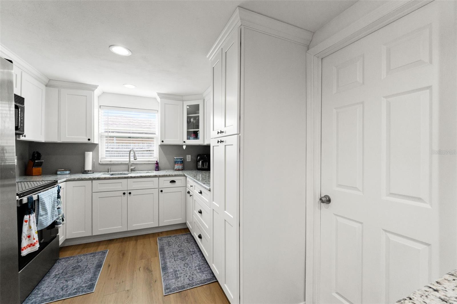 9135 HERMITAGE LN — photo 10